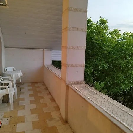 Casa Cu Flori