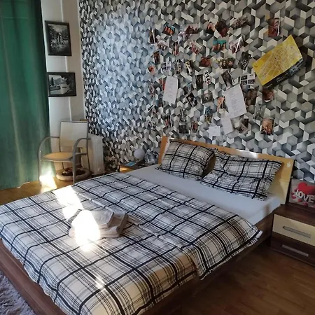 Casa Cu Flori