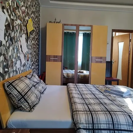 Villa Casa Cu Flori