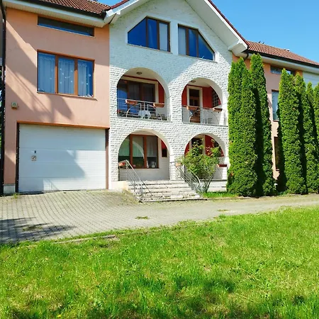 Casa Cu Flori